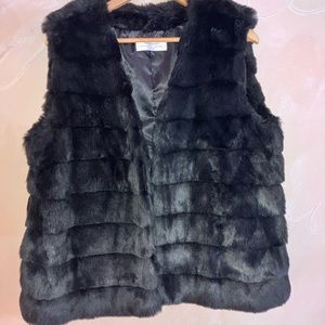Tahari Black Faux Fur Vest sz PL